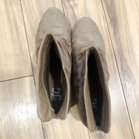 Journee Collection Jemma Bootie in Tan - Picture 5 of 6